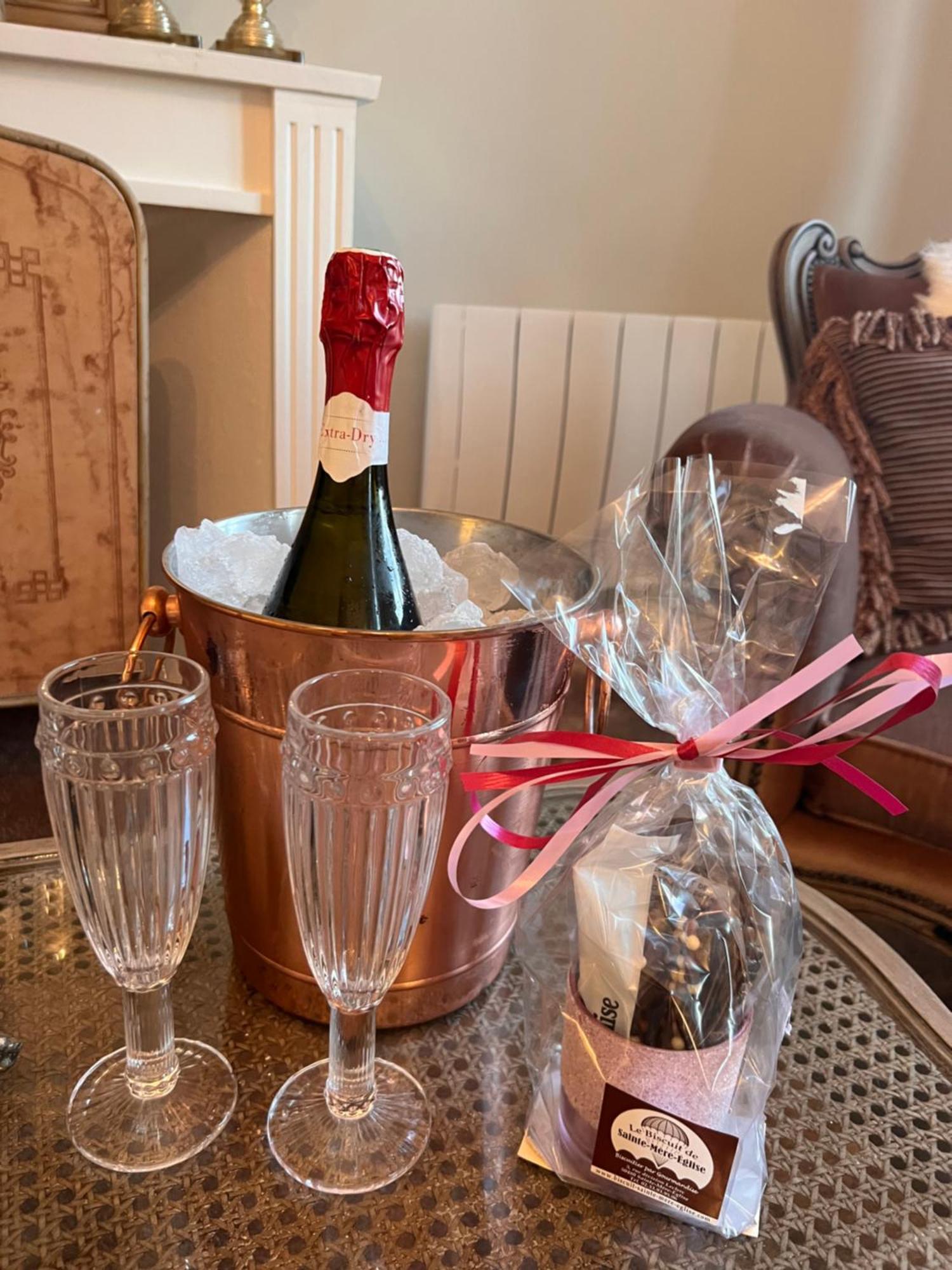Le Bourg Bed and Breakfast Asnieres-en-Bessin Εξωτερικό φωτογραφία